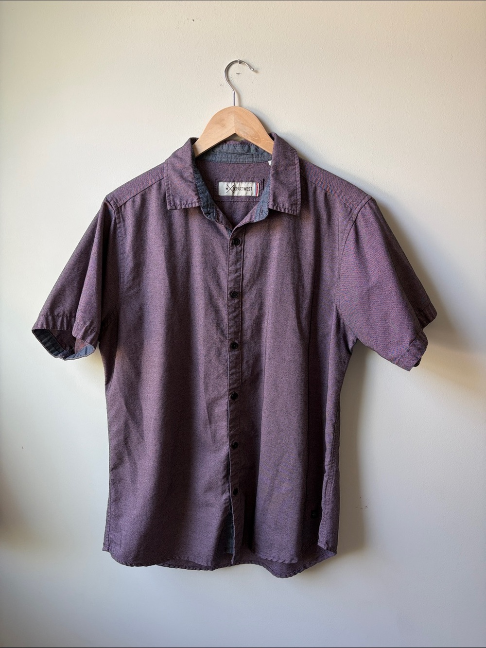 Men's Casual Short-Sleeve Button-Down Shirt in Plum